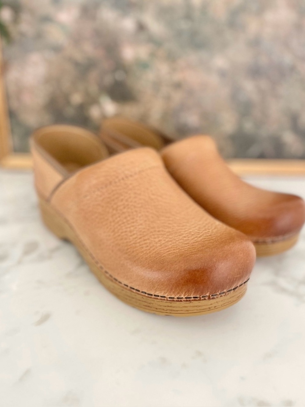Dansko Pro Clogs Distressed Honey Burnished Leather 38 size 7.5 - 8 Beige